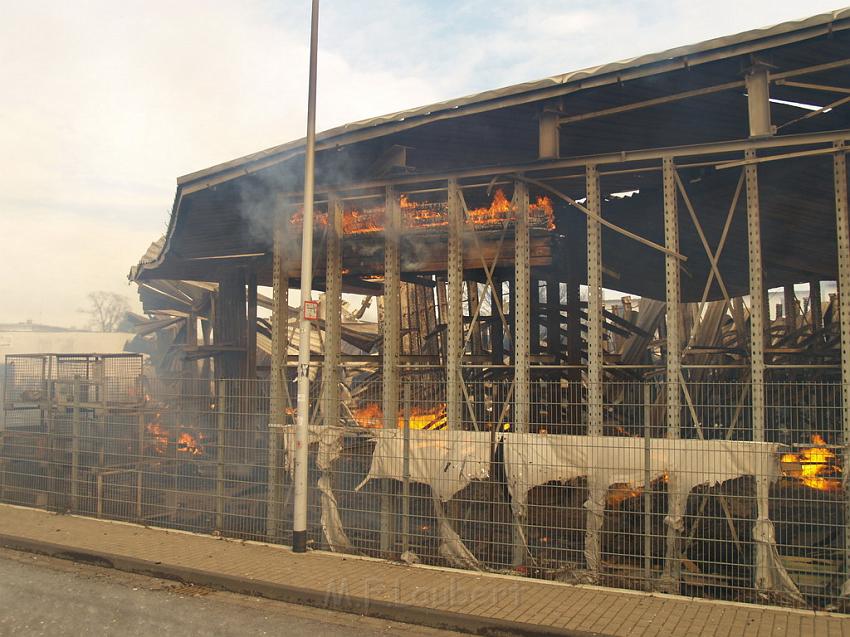 Grossbrand Holzlager Siegburg Industriestr P197.JPG